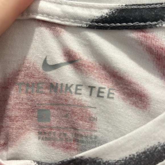 Georgia Bulldogs T-Shirt Nike Mens Small Red  tide dye Short Sleeve shirt - Picture 5 of 6